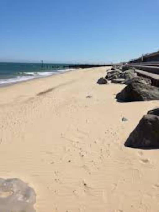 Barley Break - Beach Cottage Lessingham Екстериор снимка