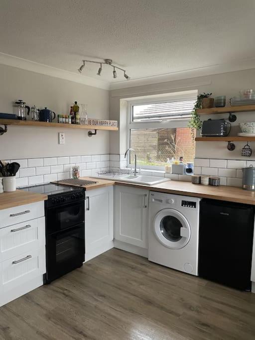 Barley Break - Beach Cottage Lessingham Екстериор снимка